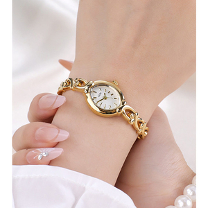 Exquisito reloj de cuarzo impermeable, pequeño y elegante para mujer, un reloj único y distintivo. - Product Image 2