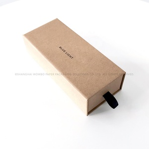 Boîte à parfum rigide personnalisée avec motif floral en relief et estampage à chaud argenté, finition douce au toucher pour flacons d'eau de parfum, couleur beige - Product Image 5