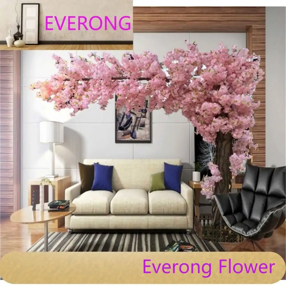 Grandi alberi decorativi di fiori di ciliegio