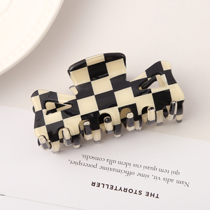 Fermaglio <span class=keywords><strong>a</strong></span> Forma di Artiglio per Bambini Ume OEM |   Materiale in PVC Acetato + Certificato CE |   Acconciatura Rapida in Un Secondo con Motivo <span class=keywords><strong>a</strong></span> Scacchi |   Quotidiano - Product Image 4