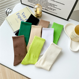 Fabricant de chaussettes d'entraînement de sport personnalisées avec logo Chaussettes de sport personnalisées 80% coton 15% polyester 5% élasthanne - Product Image 1