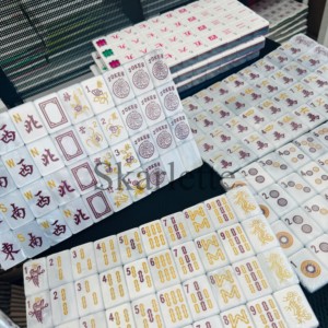 Set di 160 Tessere Mahjong Americane in Acrilico Trasparente di Alta Qualità con Texture Madreperla Nera, Effetto Marmo - Product Image 4