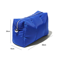 Sac de maquillage matelassé en nylon bleu personnalisé Royal Fair, pochette de rangement cosmétique, sacs de voyage avec fermeture à glissière pour femmes