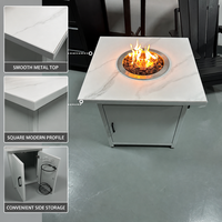 Table de foyer extérieur carrée blanche avec pare-vent en verre trempé, table de cheminée au propane avec porte-gobelets intégré pour patio