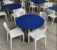 Tables et chaises de cantine commerciale, tables rondes de café, mobilier en pierre bleue polie