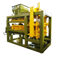 Chine usine QT4-18 blocs de briques hydrauliques entièrement automatiques faisant des composants clés de la machine, y compris le moulage de briques de moteur de pompe