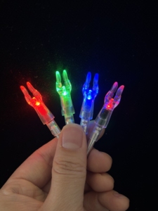 صيد الرماية الجديد Nocks مضاءة LED من من من أجل سهم القوس المُركب المُضاء