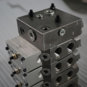 ระบบควบคุมทิศทางไฮดรอลิกแบบหลายทิศทางสำหรับรถขุด Zhanpeng M4 - Product Image 1