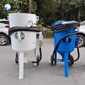 Tragbare Outdoor-Trockensandstrahlmaschine zur Rostentfernung mit 300L Tankkapazität und Fernbedienung - Product Image 2