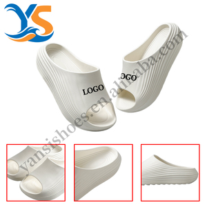 Claquettes de sport personnalisées en gros pour hommes et femmes, claquettes personnalisées avec logo pour hommes, claquettes unisexes personnalisées avec logo - Product Image 3