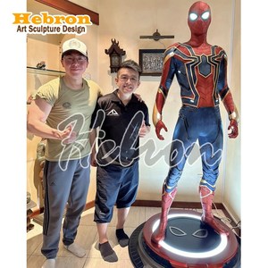 Figurines d'action de la série <span class=keywords><strong>Spiderman</strong></span> au prix d'usine, statues en fibre de verre OEM, artisanat en résine pour la décoration intérieure - Product Image 2