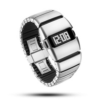 Jam tangan unik baja tahan karat pria, jam tangan logam unik tali baja tahan karat tampilan LCD Digital keren