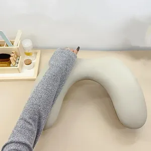 Repose-bras ergonomique en forme de U de style russe pour manucure, coussin en cuir PU pour le nail art, pour salon de manucure - Product Image 2