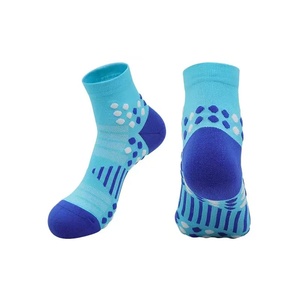 Chaussettes de sport respirantes mi-mollet pour hommes et femmes, idéales pour le marathon, le basketball et le badminton, avec semelle en tissu éponge - Product Image 5