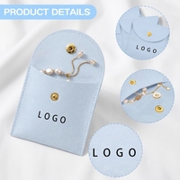 Pochette à bijoux en microfibre bleu ciel de luxe avec bouton pression métallique, logo gaufré, 8*8cm, sac d'emballage pour bijoux en daim doux pour boucles d'oreilles