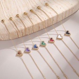 กำไลข้อมือรูปหัวใจประดับเพชรไมโครเซ็ตสไตล์เรโทรสแตนเลสขายดี - เครื่องประดับสำหรับผู้หญิงที่หรูหรา ประณีต และมีระดับ - Product Image 2