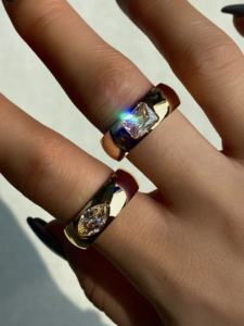 2025年 ダザン新作 カスタム 高級ステンレス製 18K金メッキ 馬目ジルコン ウェディングチャンキーリング 女性用 ダンス用 - Product Image 3