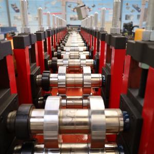 Máquina formadora de rollos de canal C de quilla de acero ligero de alta velocidad Núcleo de motor de engranaje para producción de perfiles de pared de yeso - Product Image 3