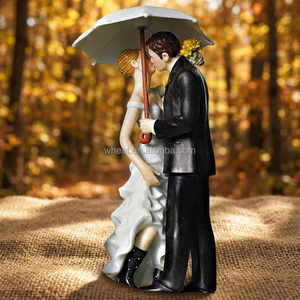 Adorno de <span class=keywords><strong>Pastel</strong></span> de Resina Estilo Indie de Fábrica China, Pareja de <span class=keywords><strong>Novios</strong></span> con Sombrilla y Besándose Románticamente, Nuevo, Profesional - Product Image 3