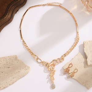Conjunto de Collar y Pendientes de Lujo Ligero Europeo y Americano con Diseño de Espiga Dorada, Accesorios de Moda Versátiles para Vestido de Novia con Pedrería - Product Image 3