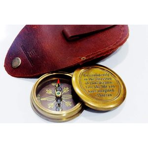 Brújula de Bolsillo de Latón Grabada, Guía de Orientación Portátil para Senderismo con Estuche de Cuero - Product Image 3