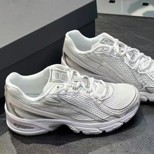 Nouveau modèle de chaussures de marche sportives légères sur mesure en gros, chaussures de sport tendance pour hommes et femmes - Product Image 2