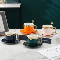 Tasse à café moderne minimaliste en céramique écologique réutilisable avec soucoupe gaufrée petite et raffinée, ensemble 220 ml, pour le thé de l'après-midi haut de gamme