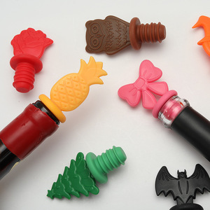 Tappo in silicone morbido a forma di girasole arcobaleno per conservare la freschezza di vino e birra, identificatore per bicchieri - Product Image 2