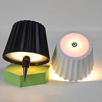 Lumière de nuit RGB portable moderne personnalisable, commande tactile intelligente, LED rechargeable, intensité réglable, sans fil, simple, pour restaurant et bar