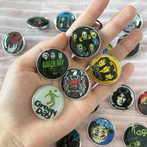 Badges de revers en métal de style pop <span class=keywords><strong>rock</strong></span>, accessoires de <span class=keywords><strong>groupe</strong></span> de <span class=keywords><strong>rock</strong></span>, broches, décorations pour vestes en jean et sacs à dos, épingles exquises - Product Image 2