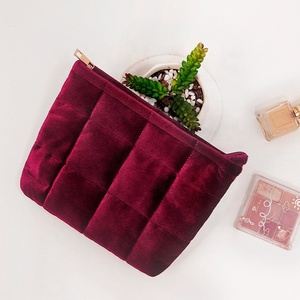 Nouvelle Trousse de Maquillage Imperméable en Velours Matelassé et Doux, Personnalisable, pour Cosmétiques, Fabriquée en Australie - Product Image 6