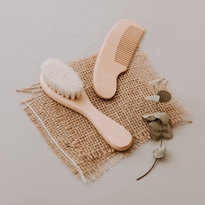 Ensemble Brosse à Cheveux et <span class=keywords><strong>Peigne</strong></span> en Bois Naturel Écologique avec Poils <span class=keywords><strong>de</strong></span> Chèvre Doux pour Nouveau-né et Brosse Anti-Croûtes <span class=keywords><strong>de</strong></span> <span class=keywords><strong>Lait</strong></span> - Product Image 5