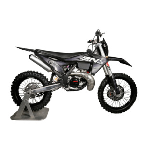 Motocicleta BNK K10-300 de 300cc, monocilíndrica, 2 tiempos, 36kW, arranque eléctrico, refrigerada por agua, para motocross, enduro, carreras y carretera. - Product Image 1