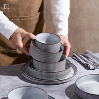 Ensemble de 18 assiettes rondes rayées EKA en céramique, vaisselle anti-rayures, passe au micro-ondes et au lave-vaisselle, assiettes à steak, assiettes à pâtes, assiettes à soupe