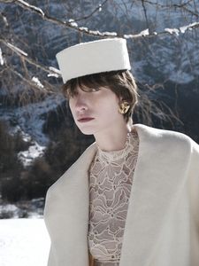 Nouvelle Arrivée Blouse Femme Hauts ODM Élégant GISELLE TOP Vietnam Brillant Écologique Anti-rétrécissement Débardeurs Solides pour Femme - Product Image 5