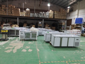 1,8 M Congelador comercial <span class=keywords><strong>bajo</strong></span> <span class=keywords><strong>encimera</strong></span> 3 puertas Enfriadores y refrigeradores <span class=keywords><strong>bajo</strong></span> <span class=keywords><strong>encimera</strong></span> de acero inoxidable - Product Image 5