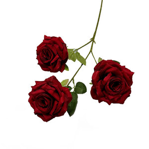 Roses artificielles rouges à trois têtes en gros pour mariage, anniversaire et Saint-Valentin, décoration murale en fausse soie - Product Image 6