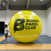 Grand modèle de balle de tennis gonflable personnalisée, balle de padel gonflable imprimée sur mesure pour les clubs sportifs et la décoration d'événements