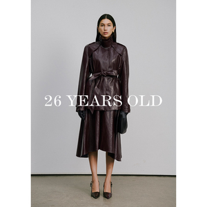 26YEARSOLD Giacca <span class=keywords><strong>in</strong></span> <span class=keywords><strong>Pelle</strong></span> Ecologica Slim da <span class=keywords><strong>Donna</strong></span>, Design Originale, Autunnale, Sopra il Ginocchio, con Gonna Aderente Tinta Unita, Completo 3629 & 3661 - Product Image 4