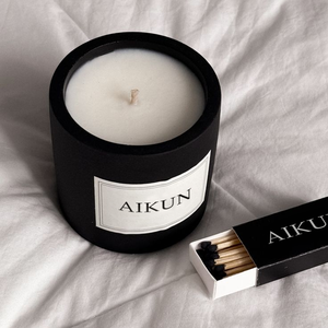 Velas Aromáticas de Lujo AIKUN OEM en Frascos de Cerámica con Cera de Soya para Decoración del Hogar, Regalo de Boda, Spa, Relajación y Aromaterapia - Product Image 1