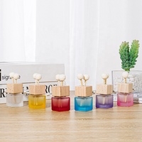 Diffuseur d'aromathérapie de voiture intelligent avec couvercle personnalisé 8ml givré coloré pince pour bouche d'aération parfum bouteille en verre bouteille carrée