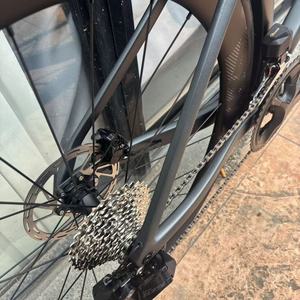 Vélo de route entièrement en fibre de carbone T800, freins à disque hydrauliques Shimano 105 24 vitesses, jeu de roues en carbone aérodynamique, vélo de course - Product Image 6