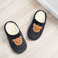 Chaussons d'intérieur en peluche chauds d'hiver à bout fermé motif ours de dessin animé