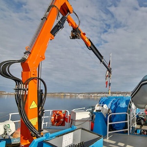 Индивидуальный малогабаритный гидравлический кран с шарнирно-сочлененной стрелой, грузоподъемность 2-4 тонны, сертификация CCS BV, двигатель и насос, для использования на море, высота подъема 50 м - Product Image 4