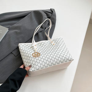 กระเป๋าถือหรูหราสำหรับผู้หญิง กระเป๋าโท้ทใบใหญ่ แฟชั่น จุของได้เยอะ เหมาะสำหรับวันหยุดพักผ่อน กระเป๋าสะพายไหล่ผู้หญิง - Product Image 6