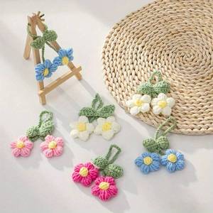 Llavero de Flores Tejidas a Crochet Hechas a Mano, con 5 Pétalos, <span class=keywords><strong>para</strong></span> Bolso, Cartera o Decoración de Coche - Product Image 2