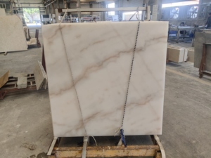 Dalle de marbre blanc de Guangxi Goldtop Stone OEM, naturelle, de haute qualité, moderne, polie, pour cuisine, salon, salle de bain, sol et mur - Product Image 4