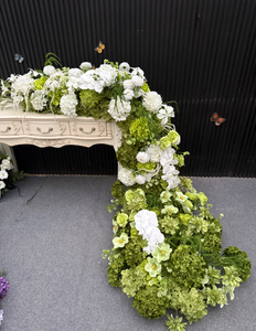 Nuova Collezione Popolare: Centrotavola a Cascata di Ortensie Verdi e Rose Bianche per Decorazioni Nuziali - Product Image 3