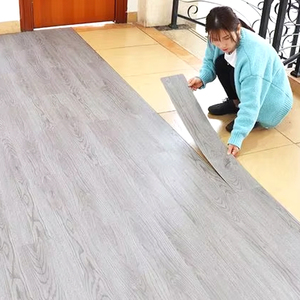 Carrelage de sol en PVC auto-adhésif imperméable de couleur grise à peler et à coller Carrelage de sol en vinyle PVC à emboîtement en plastique Piso - Product Image 4