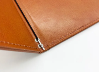 En gros, Porte-menu A4 en cuir PU marron avec cordon en caoutchouc, pour menu double page